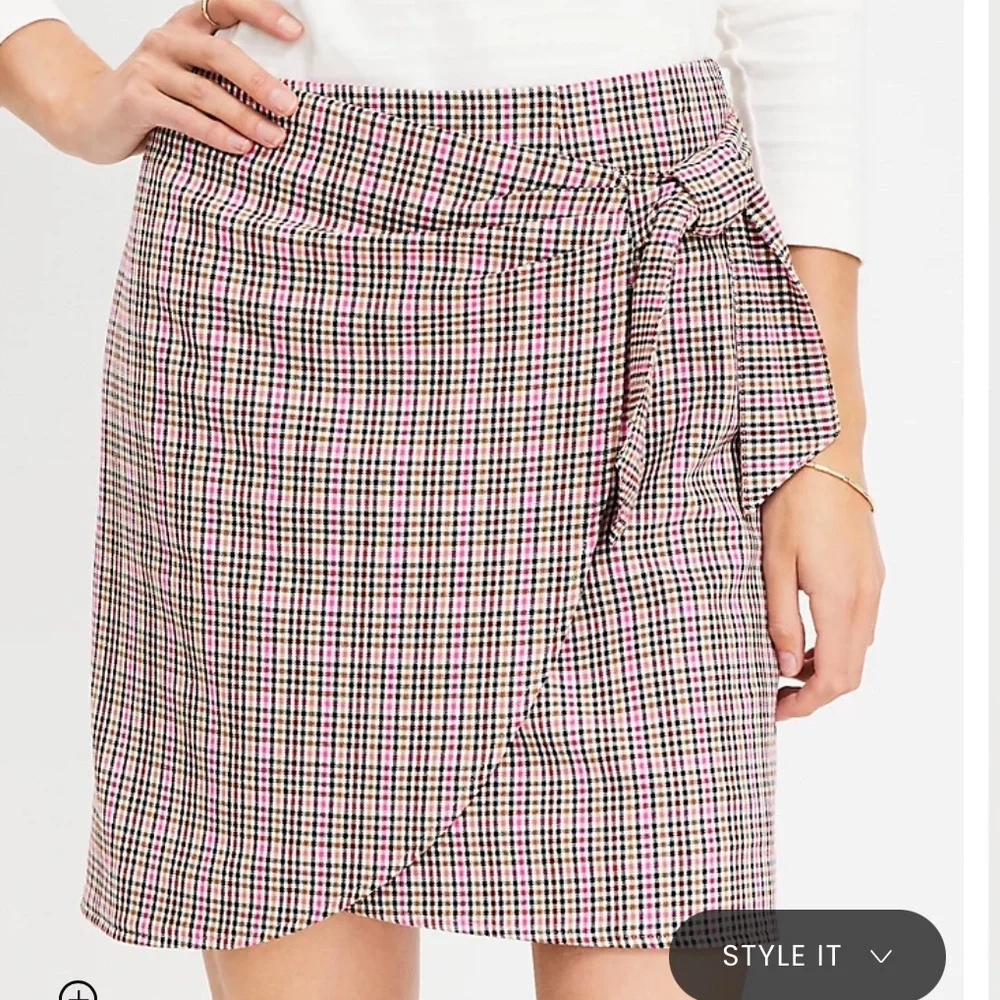 LOFT Plaid Mini Skirt - Picture 6 of 6